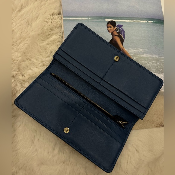 MARC JACOBS CONTINENTAL
WALLET IN BLUE GRAIN LEATHER - Picture 12 of 14